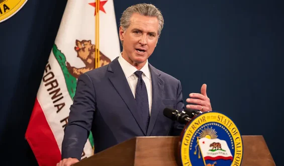 Gavin Newsom beschuldigt Trump politischer Ermittlungskampagne