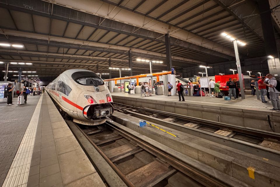 Störung des Bahnfunks sorgt für bundesweiten Zugausfall