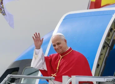 Papst Leo XIV. in Spanien: Kritik an Trump und Appell für Frieden