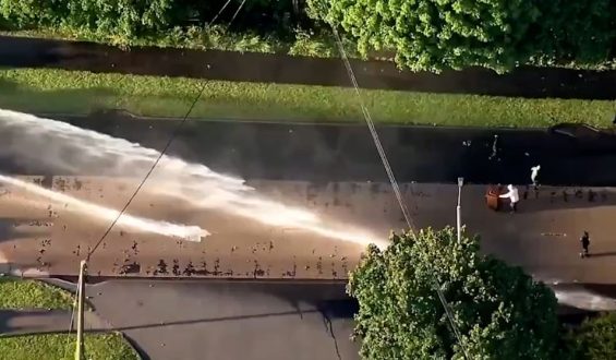 Unruhen in Belfast nach Messerattacke: Polizei setzt Wasserwerfer ein