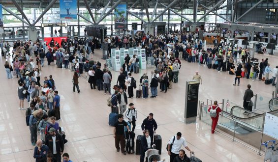 Mann dringt unbefugt in Sicherheitsbereich ein: Flughafen Hamburg vorübergehend gesperrt