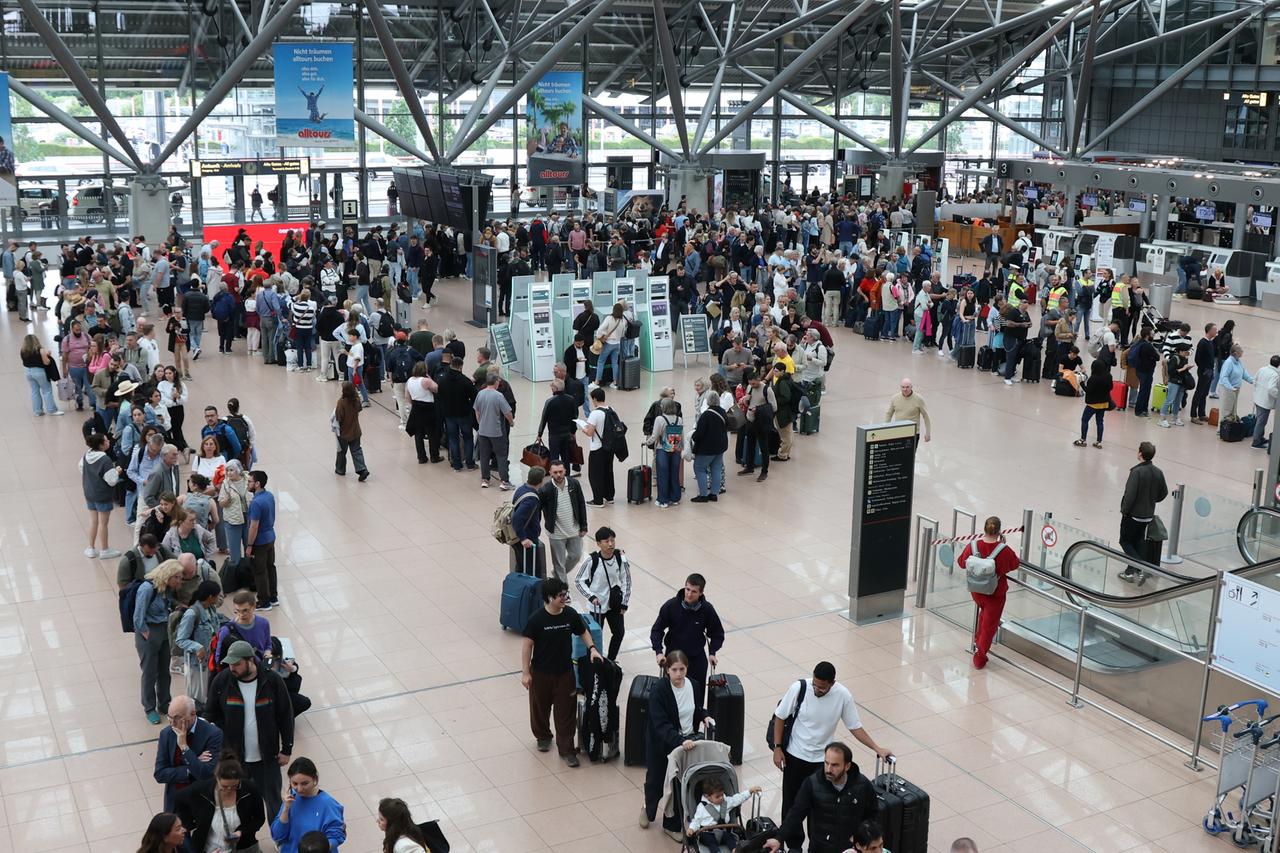 Mann dringt unbefugt in Sicherheitsbereich ein: Flughafen Hamburg vorübergehend gesperrt