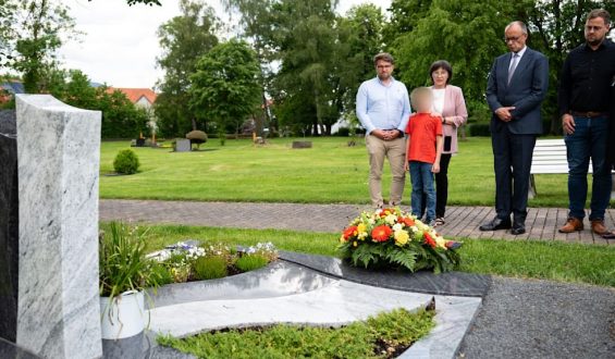 Merz gedenkt Walter Lübcke zum Jahrestag