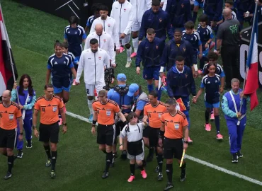 Didier Deschamps verlässt vorübergehend die WM wegen familiärem Trauerfall