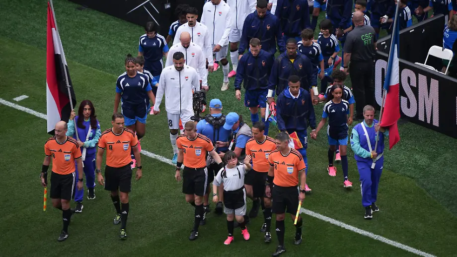 Didier Deschamps verlässt vorübergehend die WM wegen familiärem Trauerfall