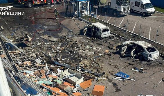 Russische Drohnenangriffe auf ukrainische Lebensmittelfabrik fordern Tote