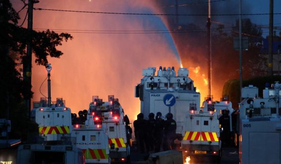 Neue Ausländerfeindliche Proteste in Nordirland nach Messerattacke