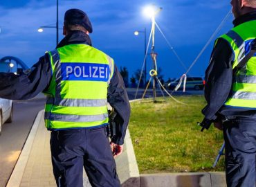 Dobrindt lehnt Ende der Grenzkontrollen ab
