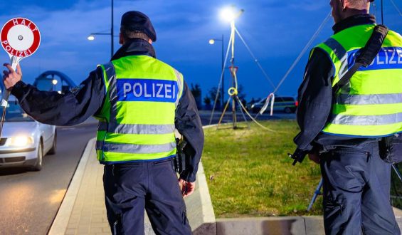 Dobrindt lehnt Ende der Grenzkontrollen ab