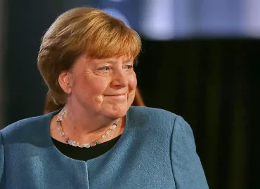 Merkel verteidigt Merz und schließt Rückkehr in die Politik aus