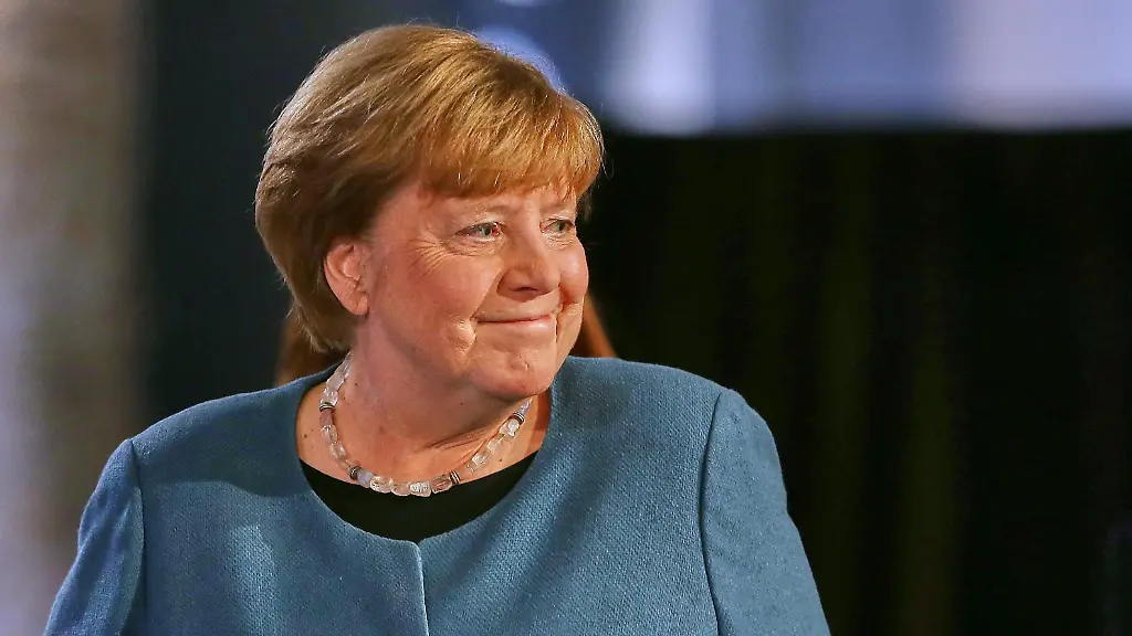 Merkel verteidigt Merz und schließt Rückkehr in die Politik aus