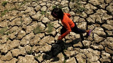 KinderKlimarisikenbericht 2026: Kinder weltweit von Klimawandel bedroht