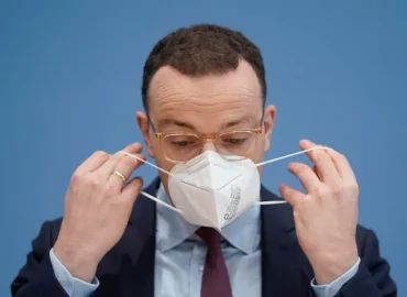 Rechtsstreit um Corona-Maskenbestellung: Pure Fashion Agency fordert Millionen
