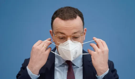 Rechtsstreit um Corona-Maskenbestellung: Pure Fashion Agency fordert Millionen