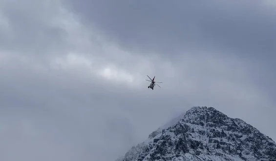 Bergsteiger überlebt Sturz und Nacht im Schnee in Tirol