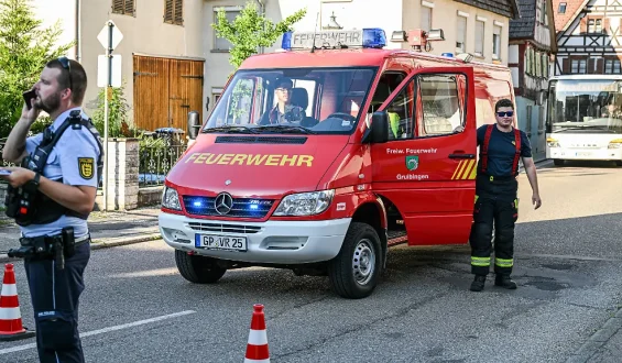 Gefahrgut legt A8 lahm – Evakuierungen wegen Waldbrandgefahr