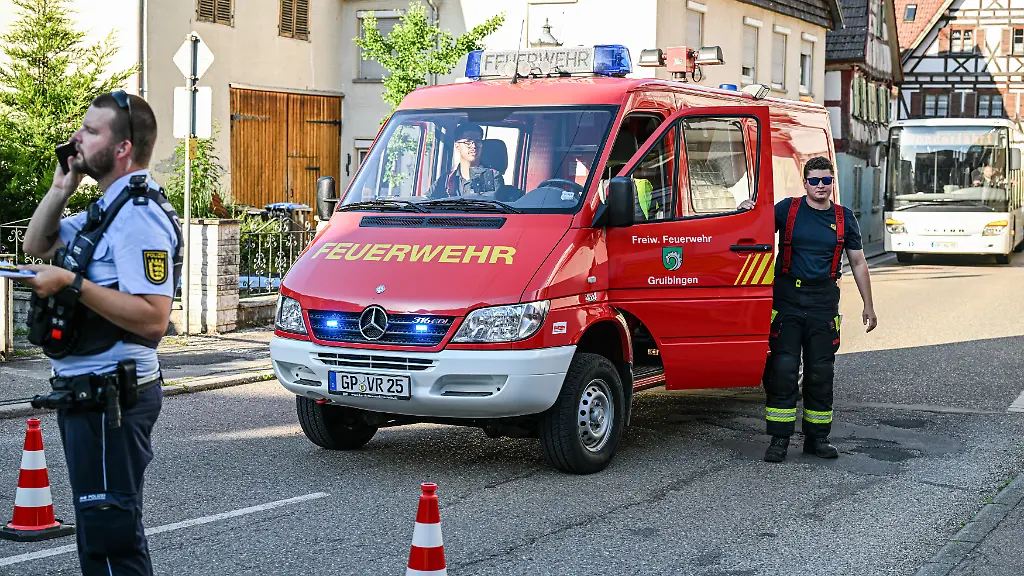 Gefahrgut legt A8 lahm – Evakuierungen wegen Waldbrandgefahr