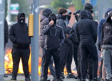 Spannungen in Großbritannien nach Angriff in Belfast