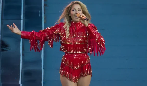 Helene Fischer kämpft mit Hitze bei Konzert in Frankfurt