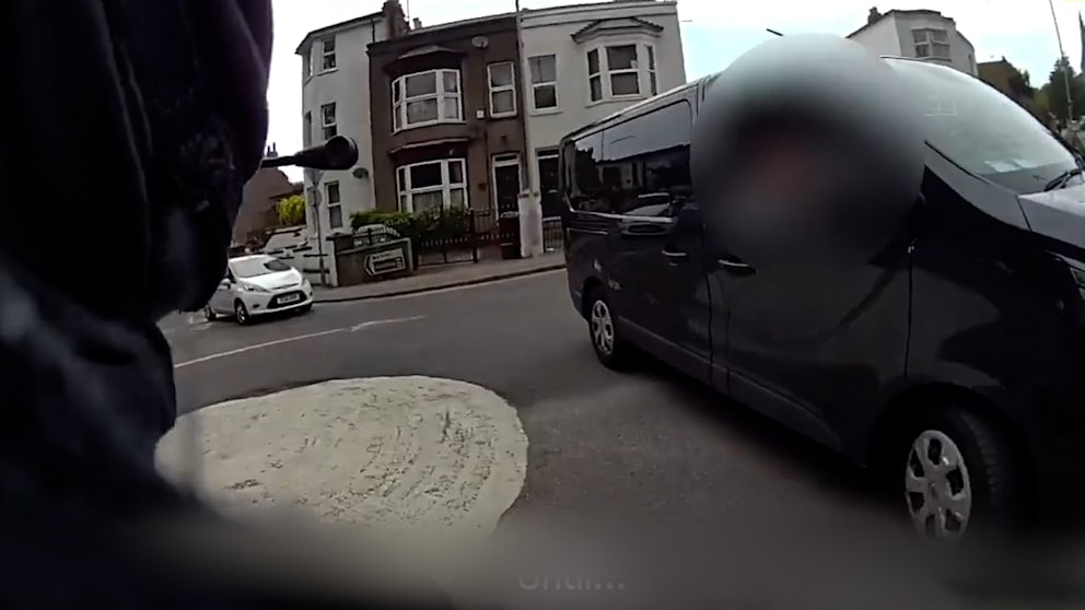 Verfolgungsjagd mit Bodycam: Eingreifen eines Van-Fahrers