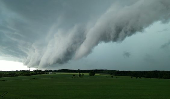 Gewitterfront Bringt Unwetter Zum Wochenstart