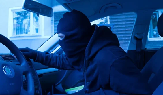 Gerichtsurteil im Fall eines Autodiebstahls und der Versicherungsproblematik
