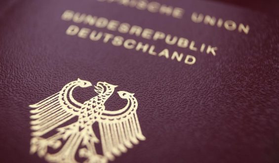 Wiedergutmachung der Staatsbürgerschaft für NS-Opfer