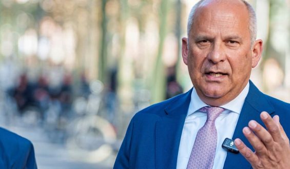 Hamburgs Innensenator fordert leichtere Abschiebungen straffälliger Flüchtlinge