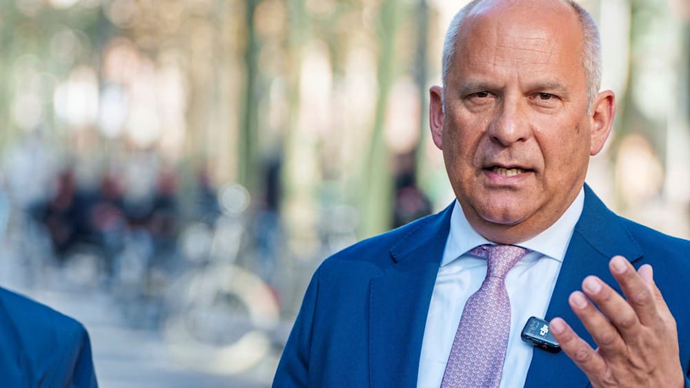 Hamburgs Innensenator fordert leichtere Abschiebungen straffälliger Flüchtlinge