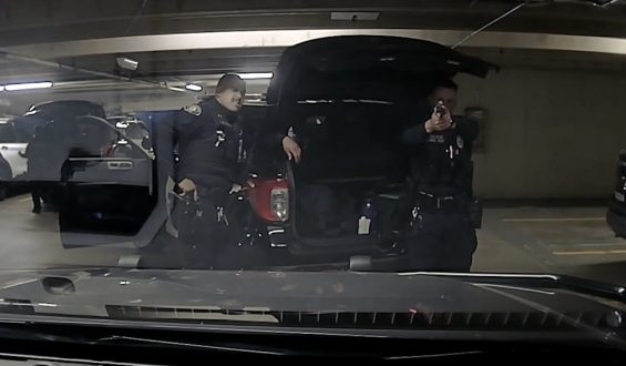 Polizist verletzt Kollegen durch „Scherz“ mit Dienstwaffe