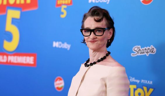 Joan Cusacks Rückkehr auf den Roten Teppich