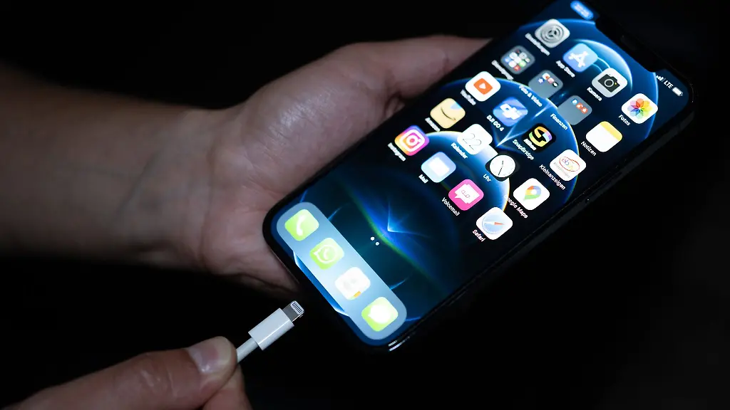 Brandgefahr durch Smartphone-Akkus: Präventionsmaßnahmen und Entsorgungstipps