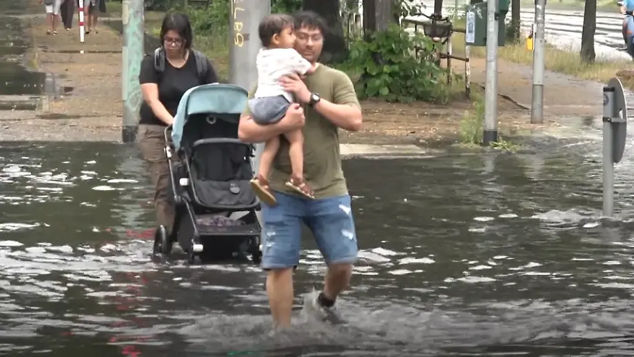 Starkregen setzt Berlin unter Wasser: Unwetter verursacht Chaos