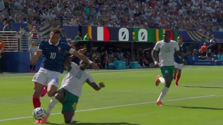 Experten sind empört über Elfmeterentscheidung im Spiel Frankreich gegen Senegal