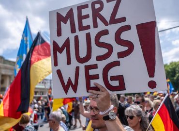 Tausende demonstrieren in Berlin gegen die Bundesregierung