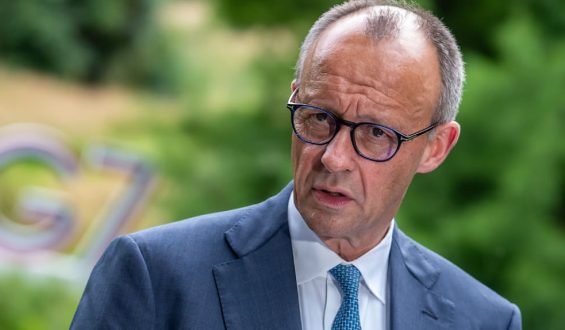 Merz: Friedensbemühungen und militärische Überlegenheit
