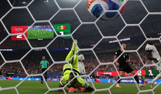 Norwegen zieht nach Haaland-Doppelschlag ins WM-Achtelfinale ein