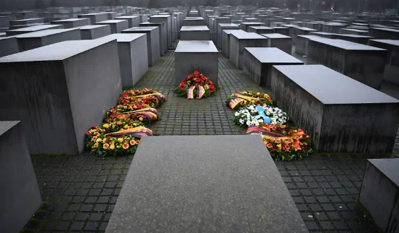 40 Jahre nach dem Historikerstreit: Debatte über die Einzigartigkeit des Holocaust