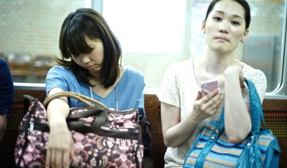 Schlafen und Arbeiten: Ein Balanceakt in Japan