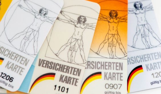 Versichertenkarten verschiedener Kassen: Die Marktwirtschaft bleibt auf der Strecke