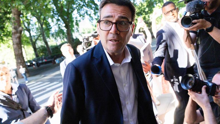 Starmer tritt mit Zuversicht zurück und übergibt an Burnham