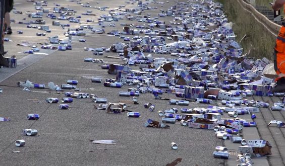 Verlust von Red Bull Fracht verursacht Staus auf der A8