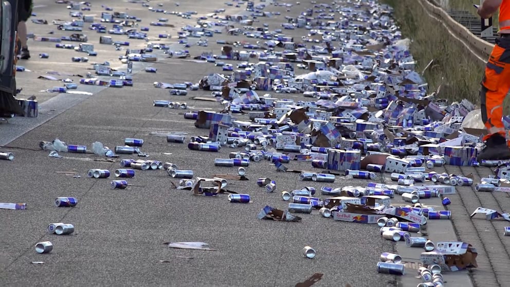 Verlust von Red Bull Fracht verursacht Staus auf der A8