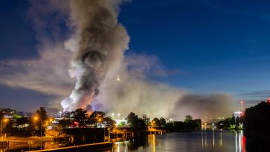 Größter Einsatz seit Jahren: Großbrand im Stuttgarter Industriegebiet