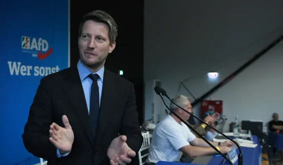 Machtkampf in der AfD: Bundesvorstand gegen NRW-Landeschef