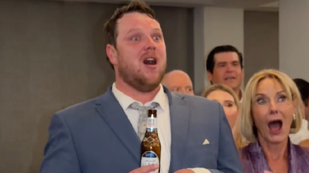 Kindheitsaufnahme sorgt für emotionale Überraschung bei Hochzeit