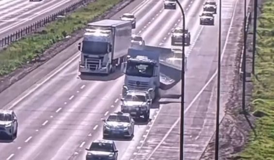 Gefährliches Manöver in Australien: Kleiner Fahrfehler mit großen Folgen