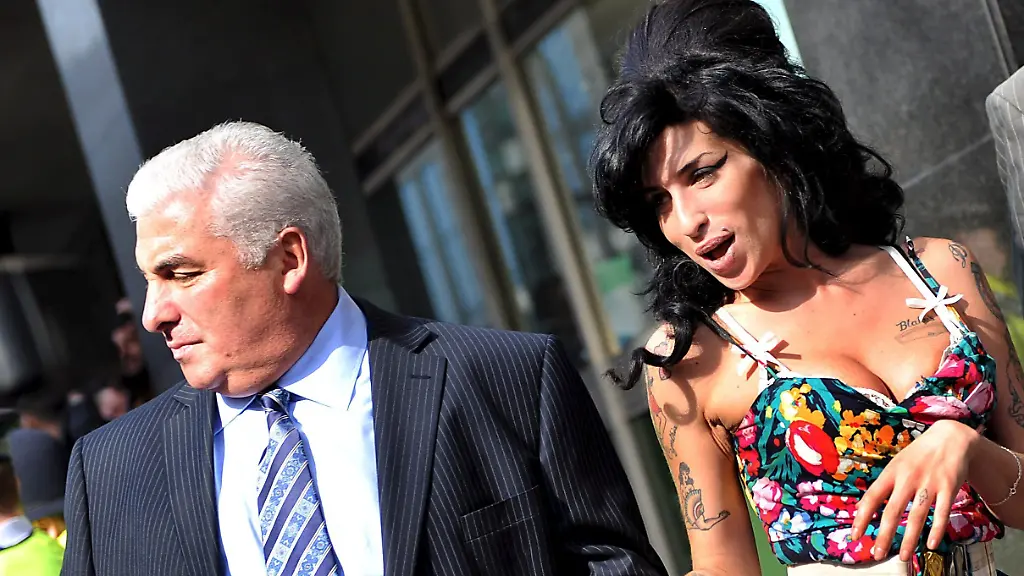 Mitch Winehouse muss Millionenstrafe zahlen