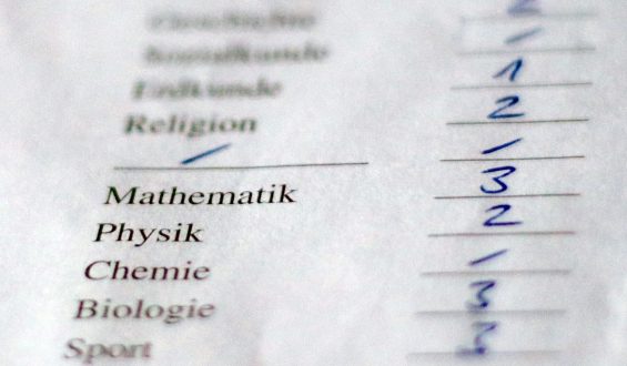 Werden Schulnoten überschätzt? Pro und Contra