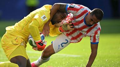 Hässliches Achtelfinale zwischen Frankreich und Paraguay